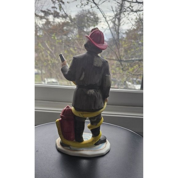 Vintage Emmett Kelly Jr. (EKJ) Porcelain Clown by Flambro: Fireman - Picture 3 of 5